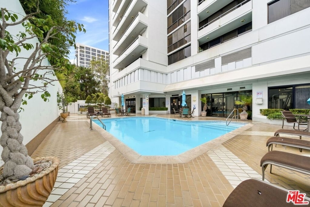 10660 Wilshire Boulevard - Photo 62
