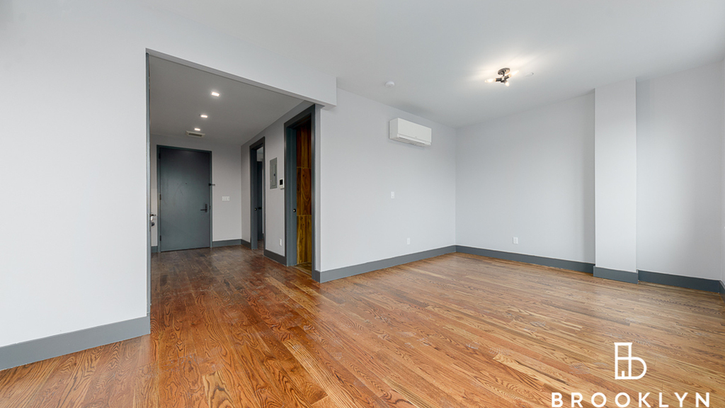 1461 Gates Avenue - Photo 4