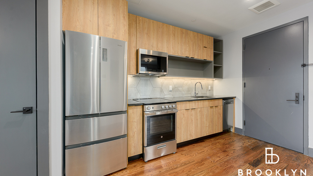 1461 Gates Avenue - Photo 3