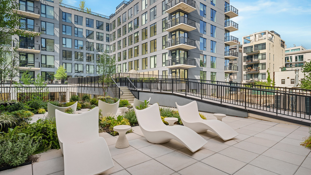 218 Front St 11201 - Photo 1