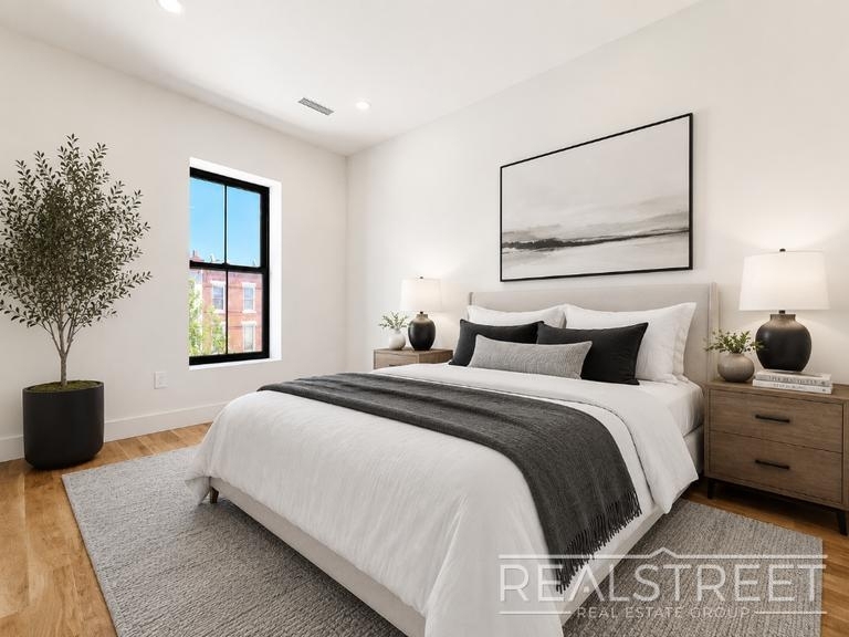 10 Marconi Pl - Photo 2