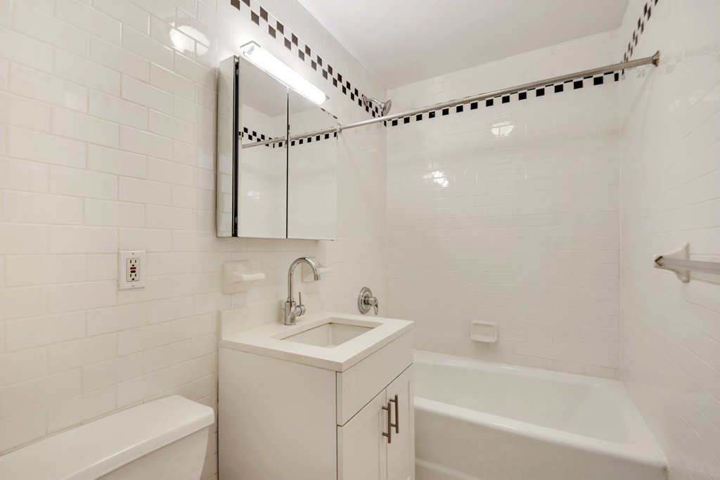 Second Avenue - Photo 5