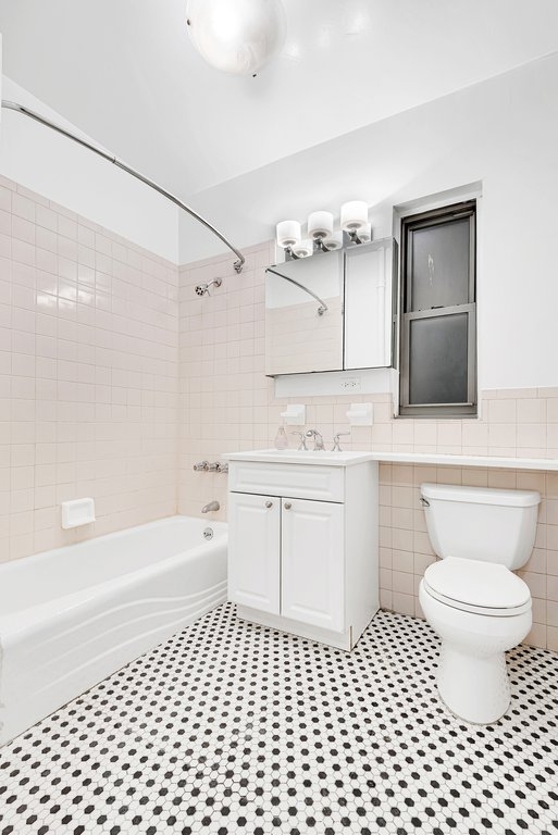 East 31st Street - Photo 4