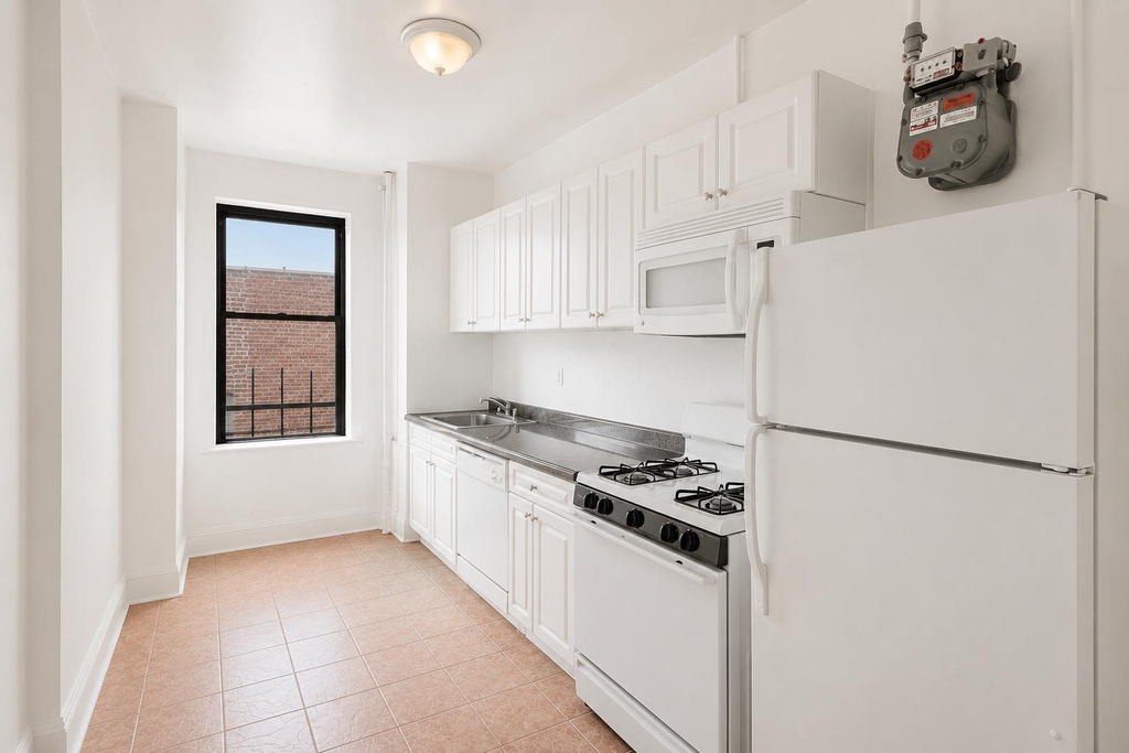21 Magaw Place - Photo 6