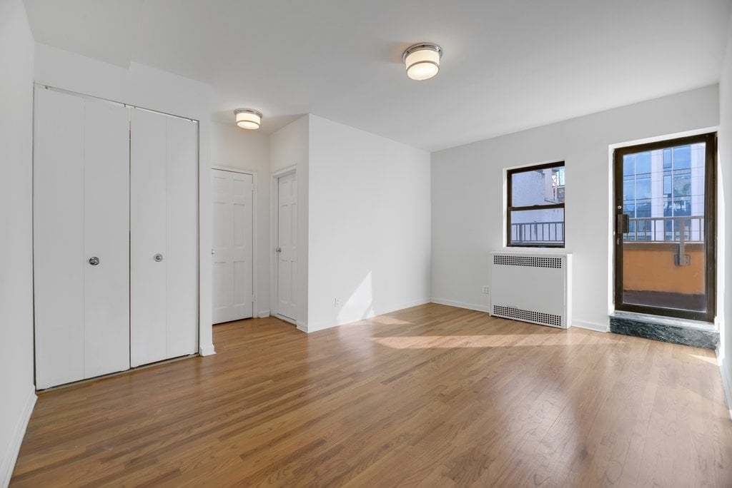 Madison Avenue - Photo 3