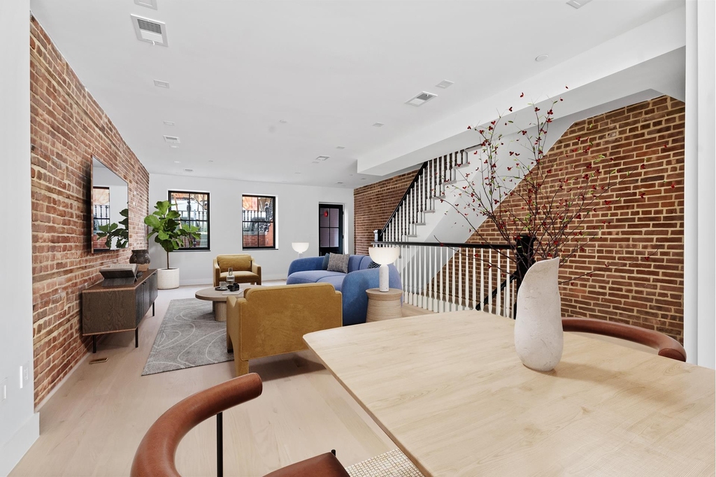 112 Luquer St - Photo 1