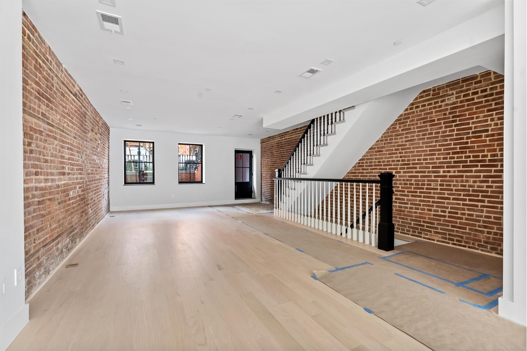 112 Luquer St - Photo 2