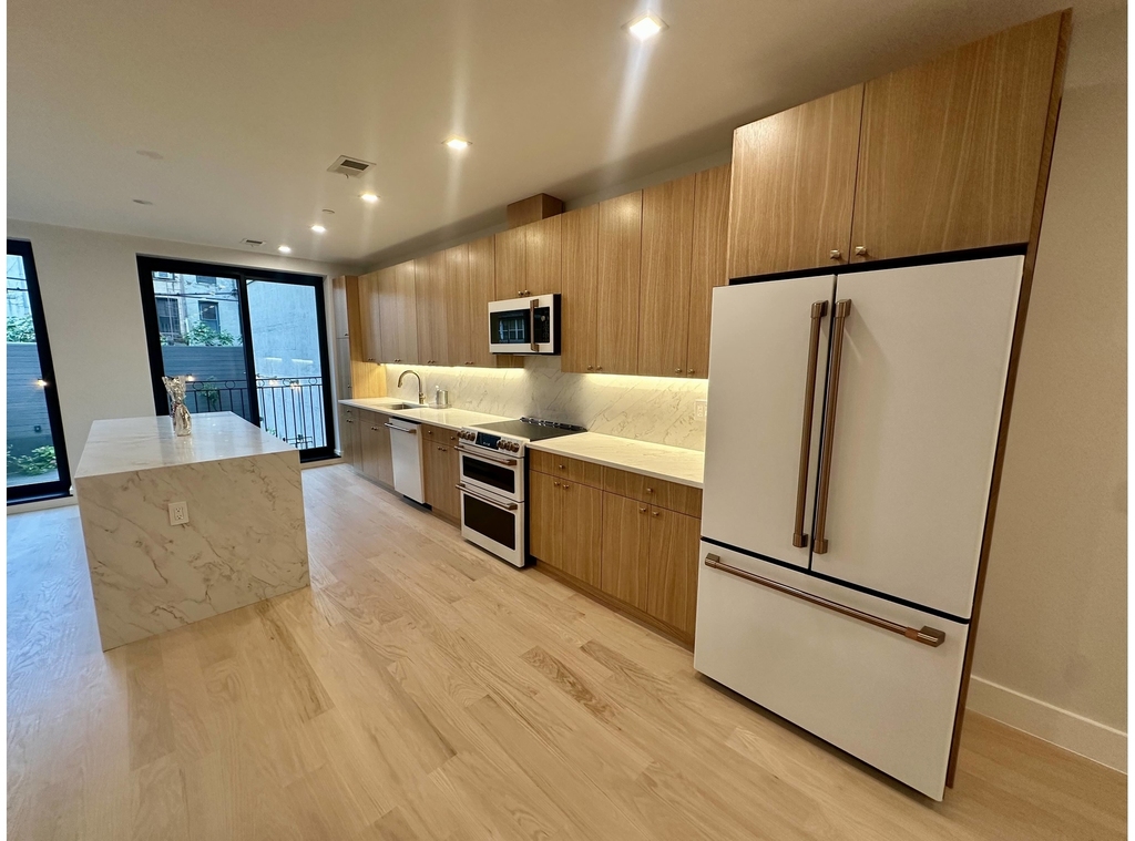 112 Luquer St - Photo 14
