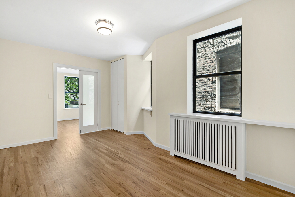 West 49th Street - Photo 1
