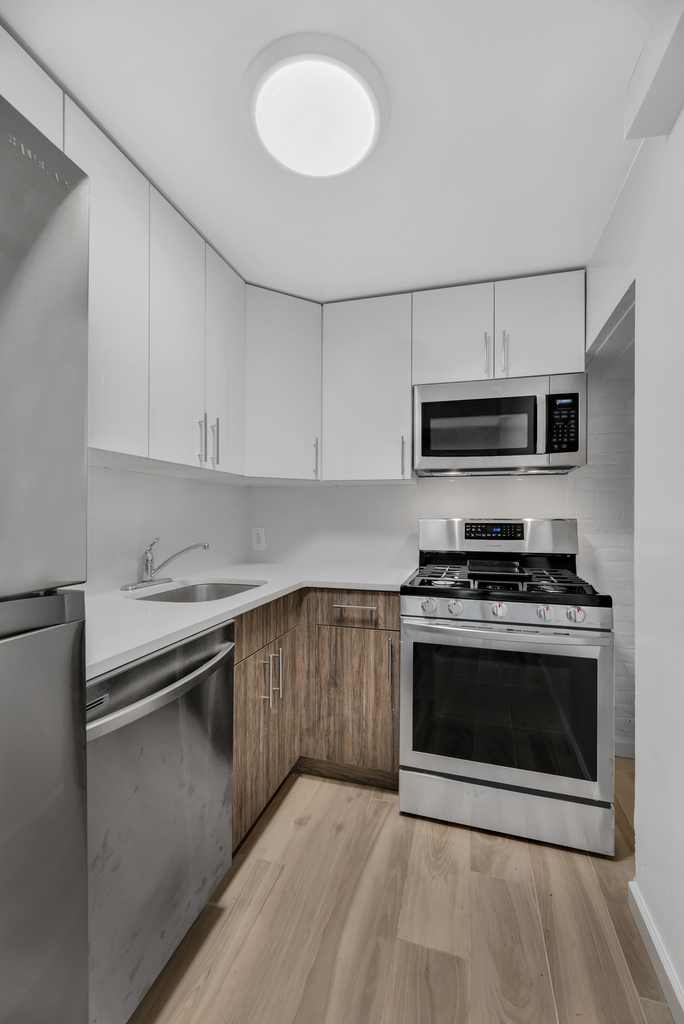 East 95th Street - Photo 0