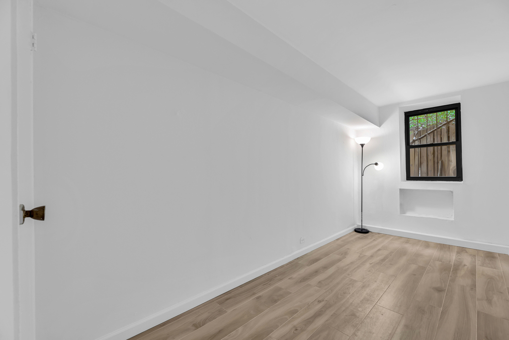 East 95th Street - Photo 3