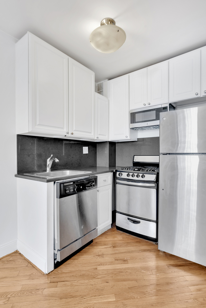 Lexington Avenue - Photo 0