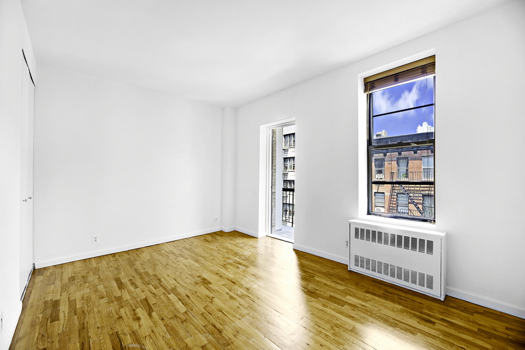 East 25th Street - Photo 3