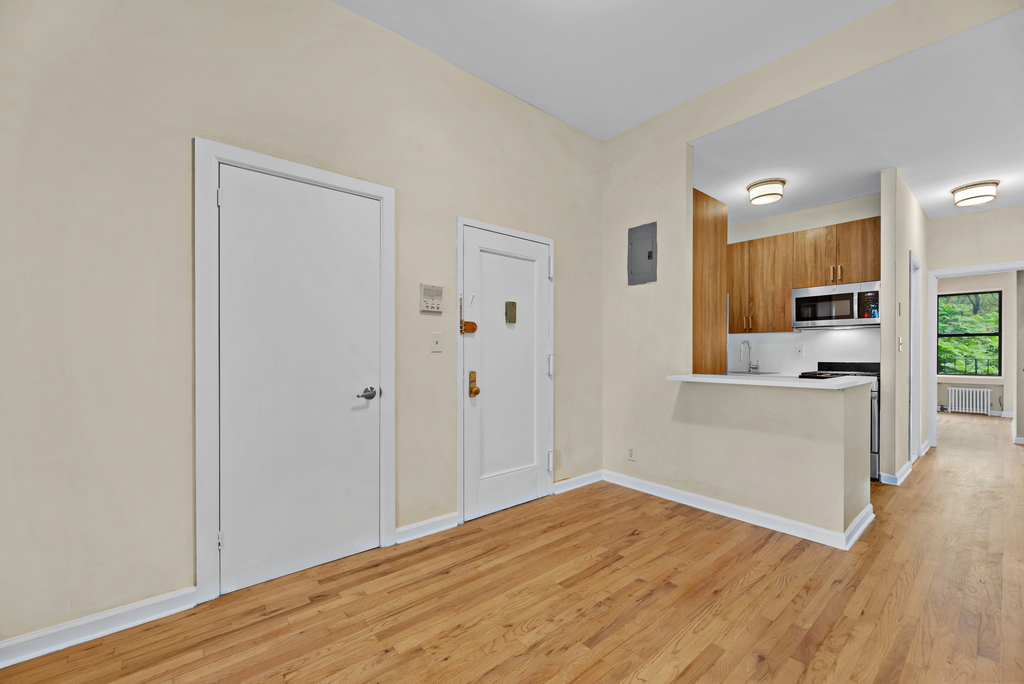 Second Avenue - Photo 1