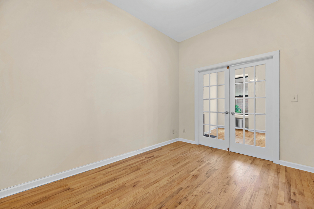 Second Avenue - Photo 2