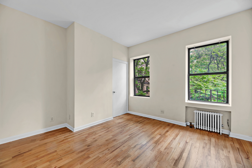 Second Avenue - Photo 4