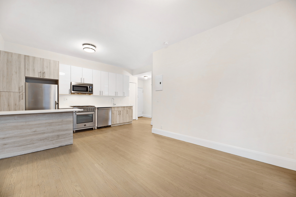 Madison Avenue - Photo 1