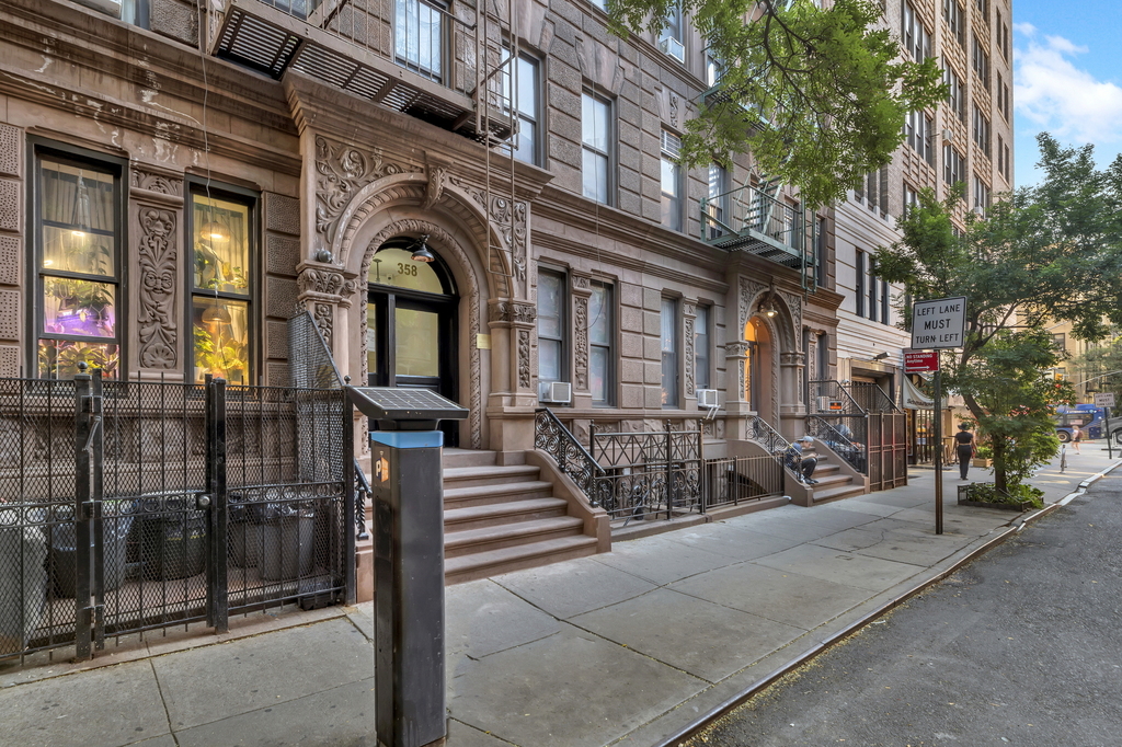 West 45th Street - Photo 8
