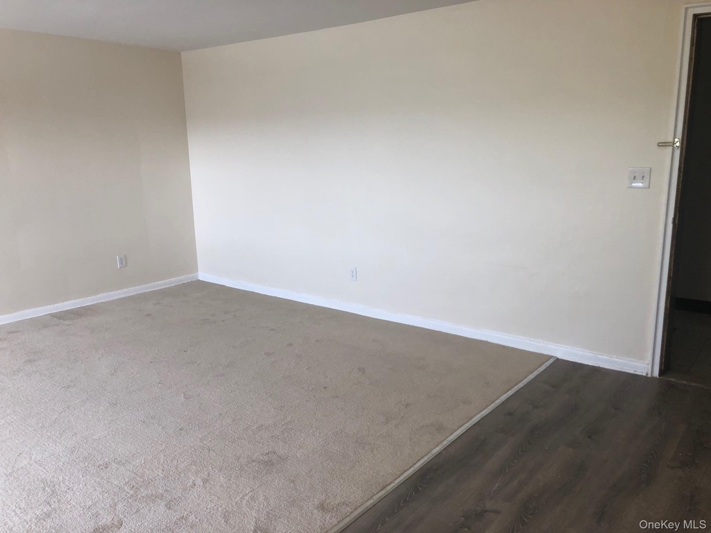 222 North Broadway - Photo 2