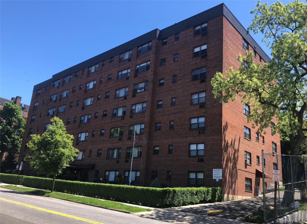 222 North Broadway - Photo 0