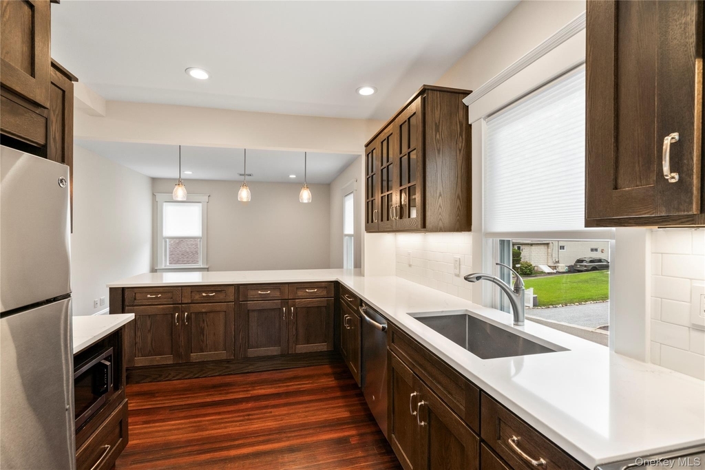 46 Davis Street - Photo 2