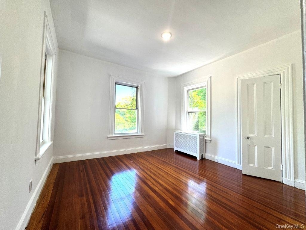 560 Taxter Road - Photo 18