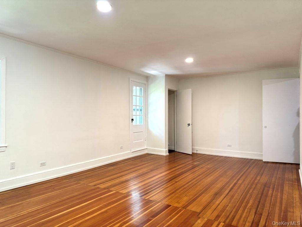 560 Taxter Road - Photo 21