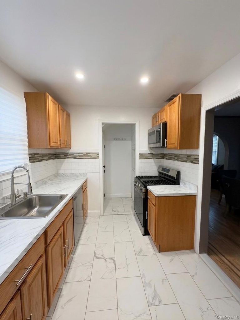 176-65 132nd Avenue - Photo 9
