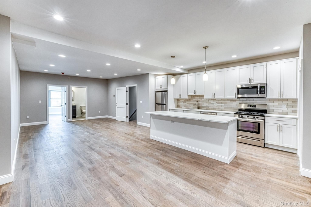 78 Roslyn Road - Photo 1