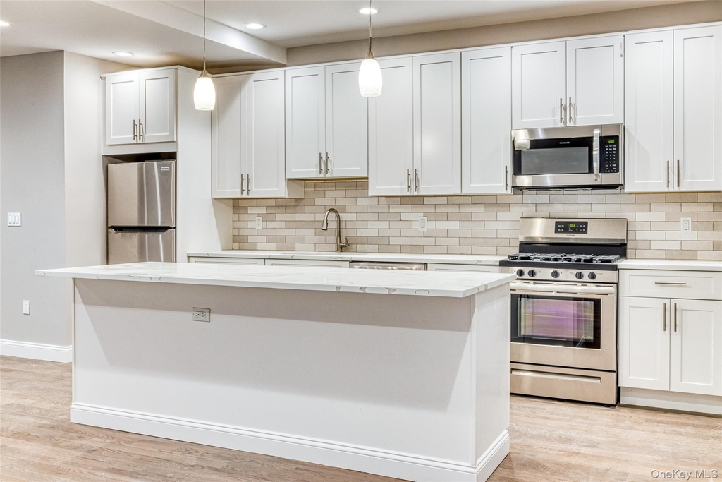 78 Roslyn Road - Photo 2