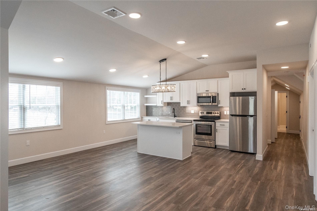 1090 New York Avenue - Photo 2
