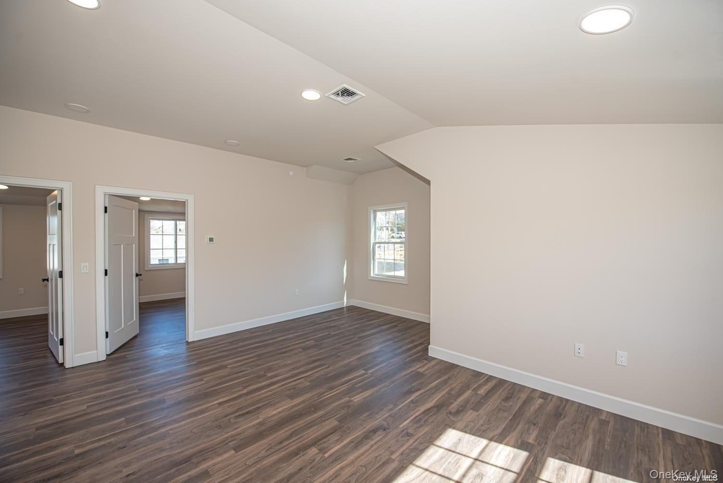 1090 New York Avenue - Photo 3