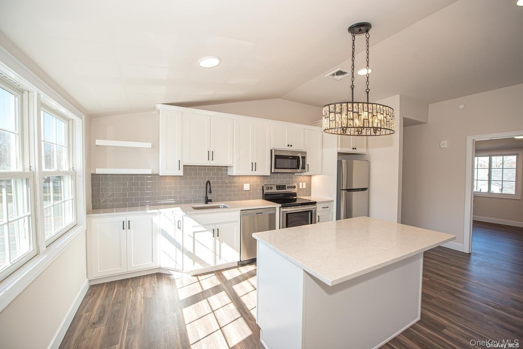 1090 New York Avenue - Photo 1