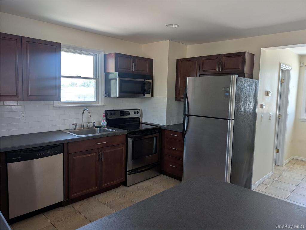 317 Bedford Avenue - Photo 4
