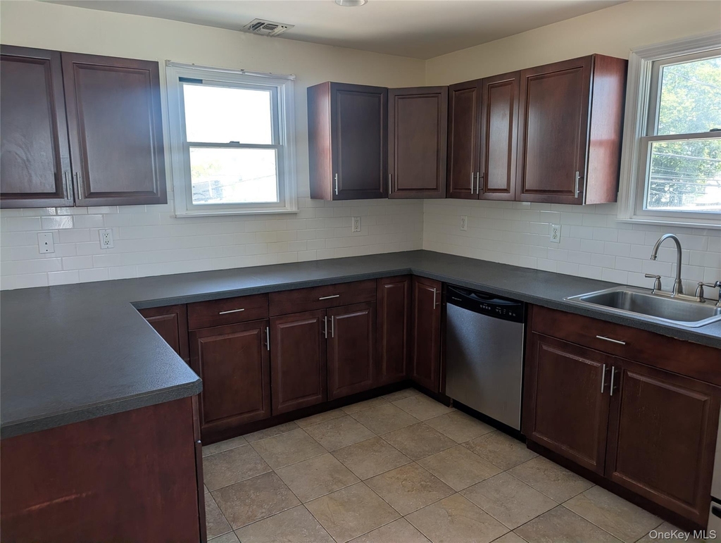 317 Bedford Avenue - Photo 3