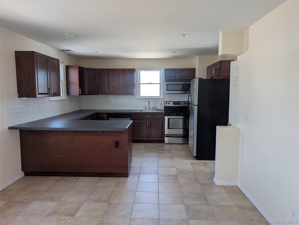 317 Bedford Avenue - Photo 2