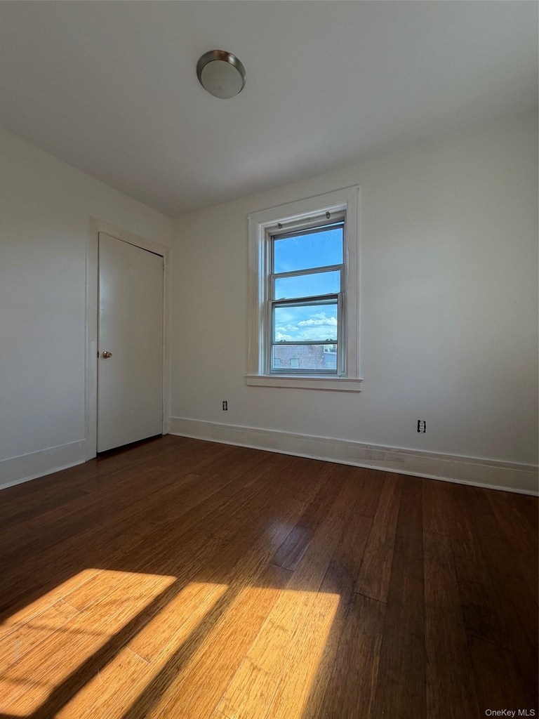 837 White Plains Road - Photo 7
