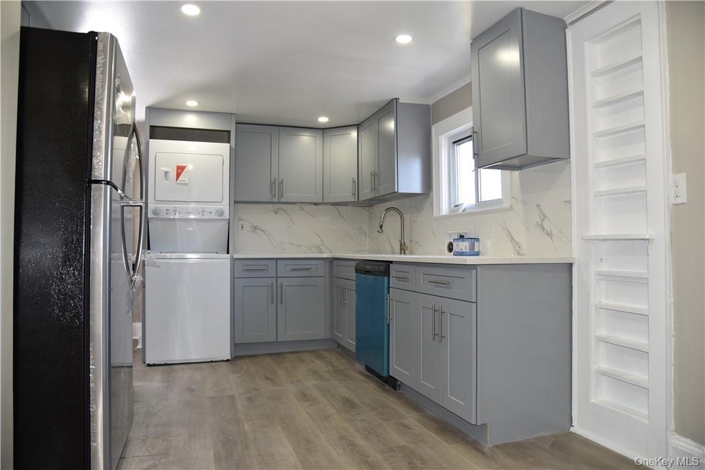 99 Maple Avenue - Photo 2