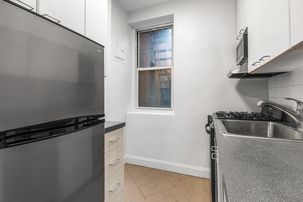 360 W 55th Street - Photo 5