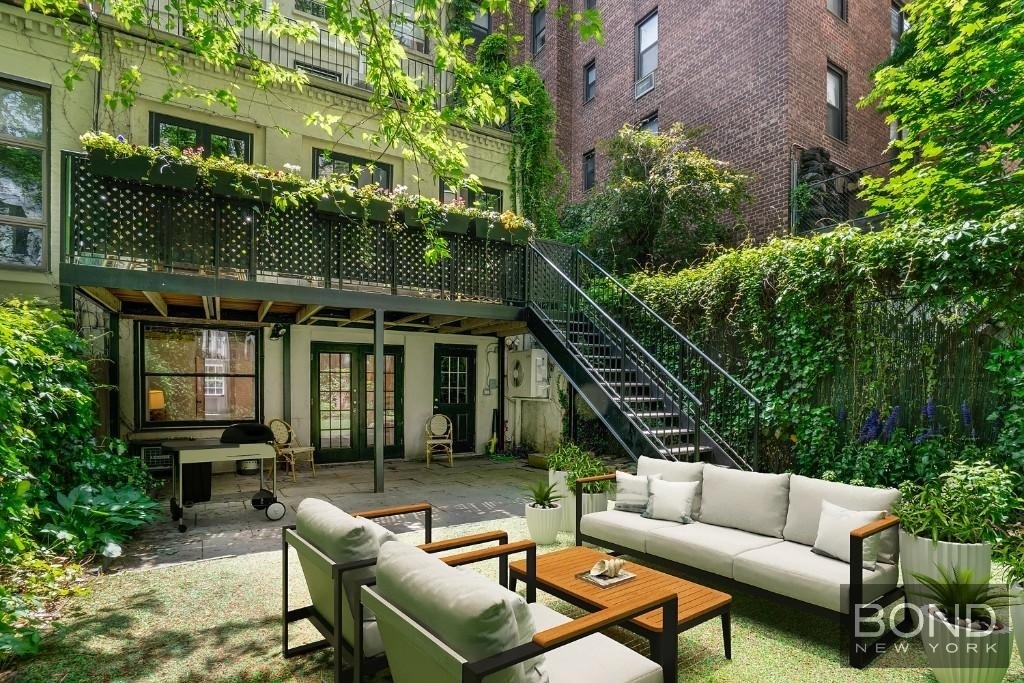 233 E 18th Street - Photo 11
