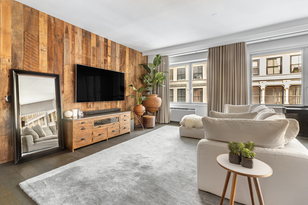 100 W 18th Street - Photo 1