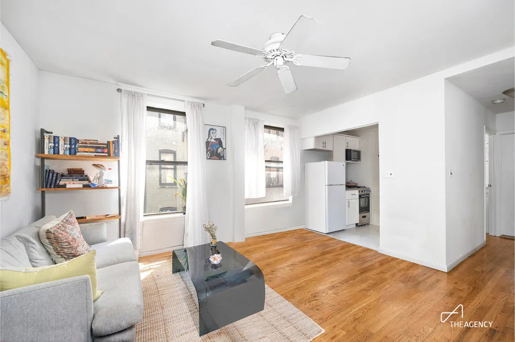 310 W 95th Street - Photo 0