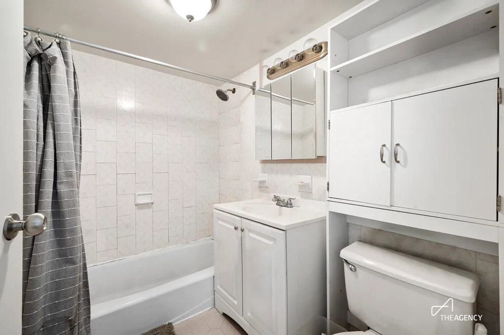 310 W 95th Street - Photo 4