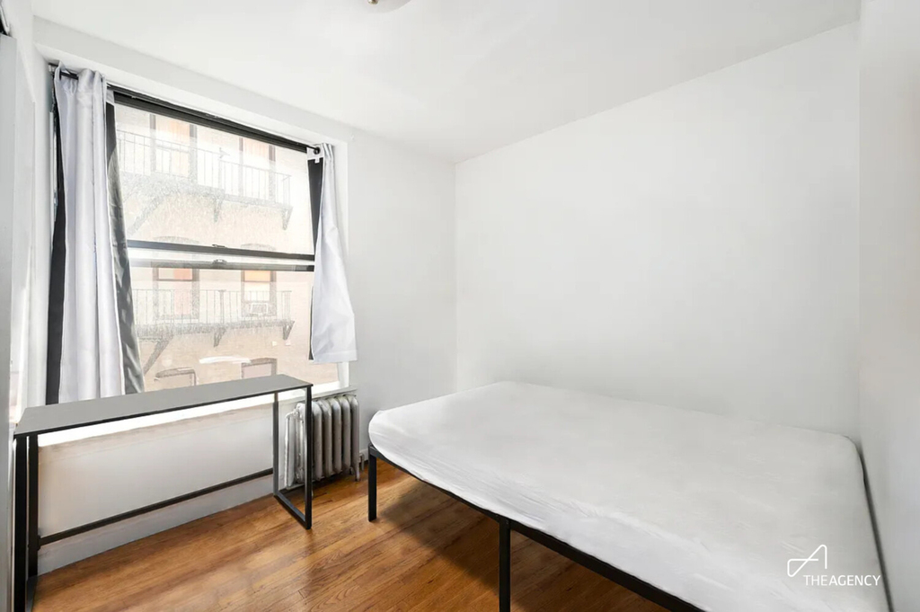 310 W 95th Street - Photo 2