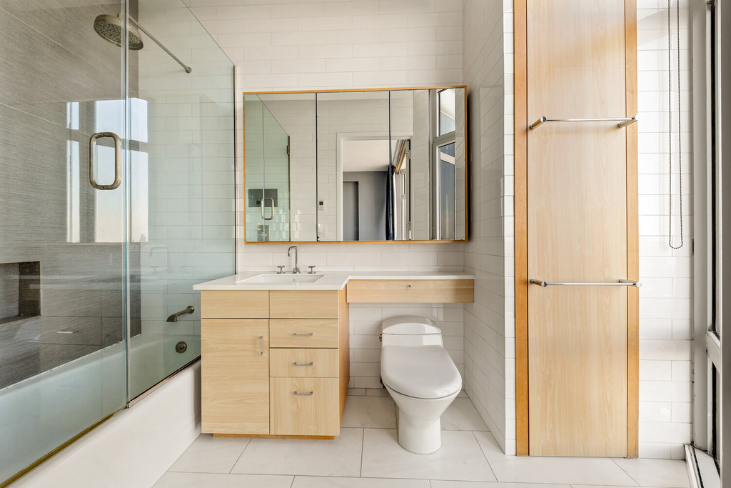 200 E 32nd Street - Photo 5