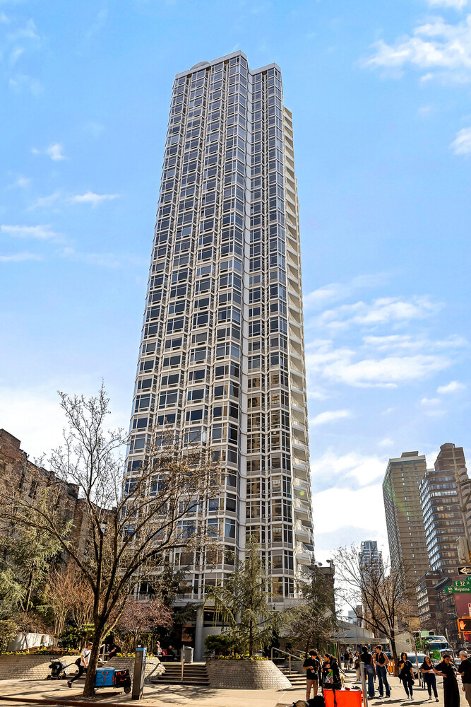 200 E 32nd Street - Photo 14