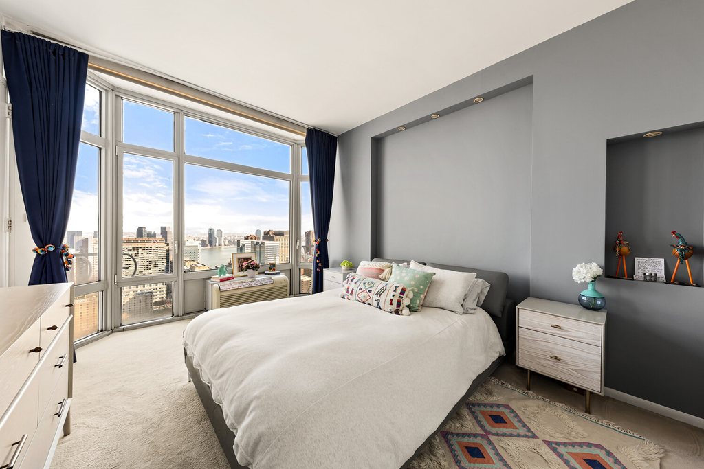 200 E 32nd Street - Photo 4