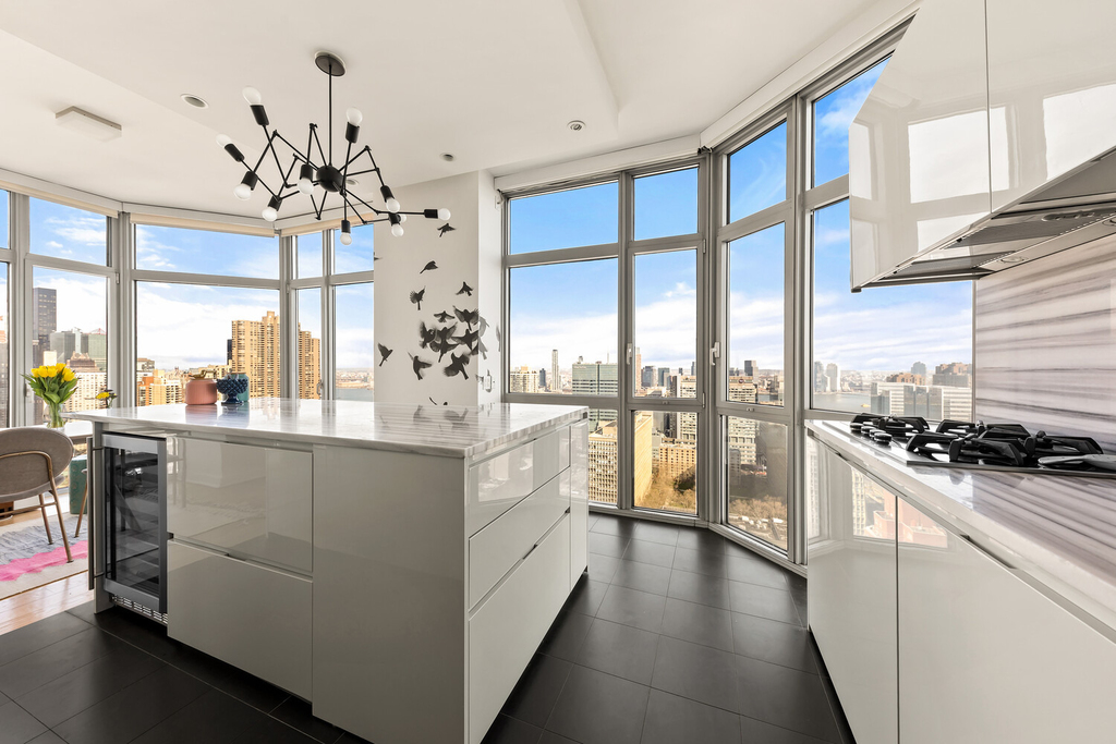 200 E 32nd Street - Photo 2