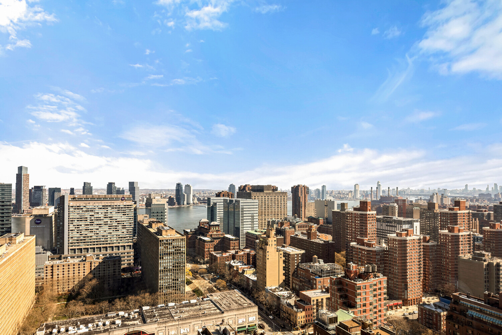 200 E 32nd Street - Photo 8