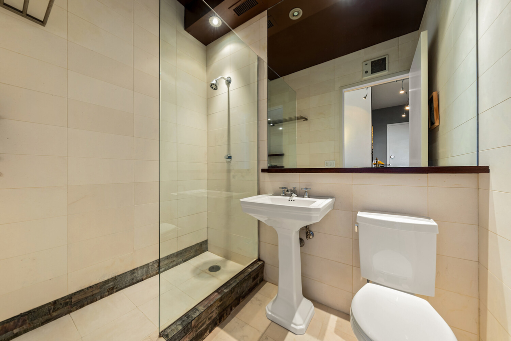 200 E 32nd Street - Photo 7